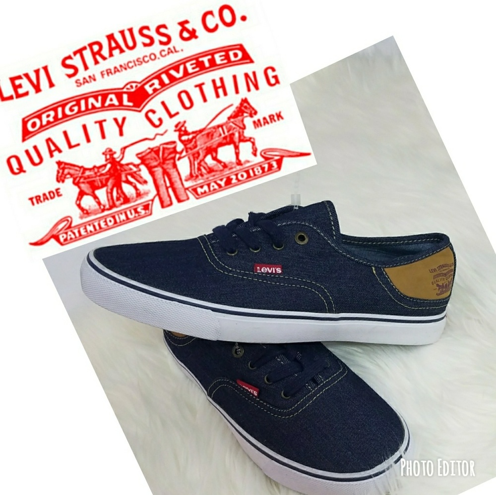 Denim blue LEVIS sneakers size 7    0014